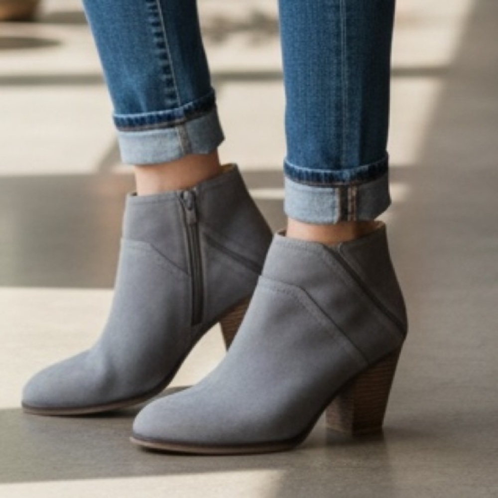 Franco Sarto Domino Ankle Boots Suede Leather
Block Heel Gray Sz 7